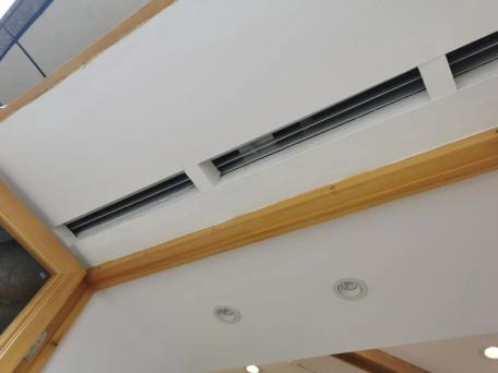 1. 门口安装风幕机,有效防蝇防虫.