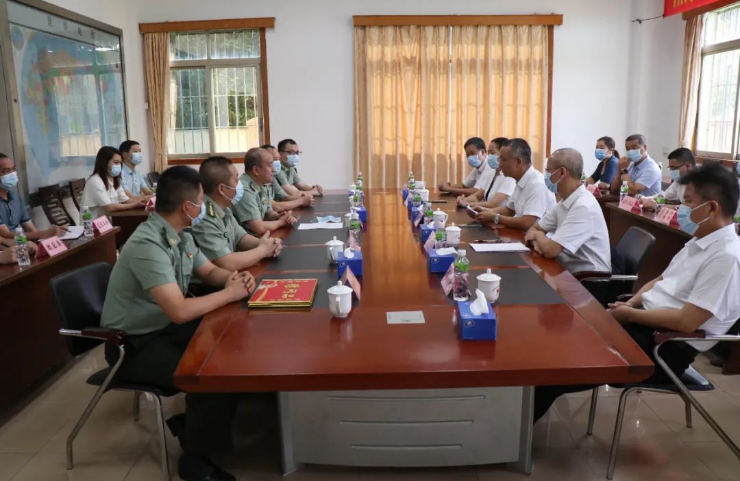 促军政军民团结区领导到江门军分区区武装部慰问
