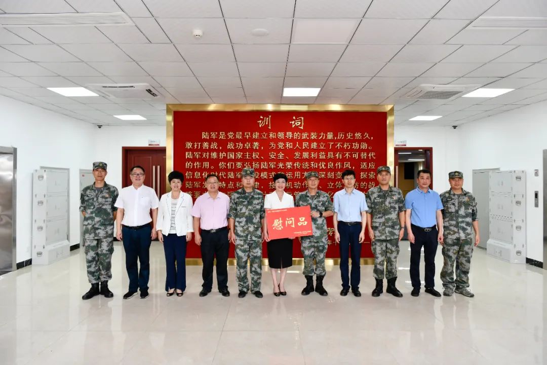 7月29日,市领导邢志宏,张伟亚,陶国兴,胡锦全,金华军分区司令员陈骏