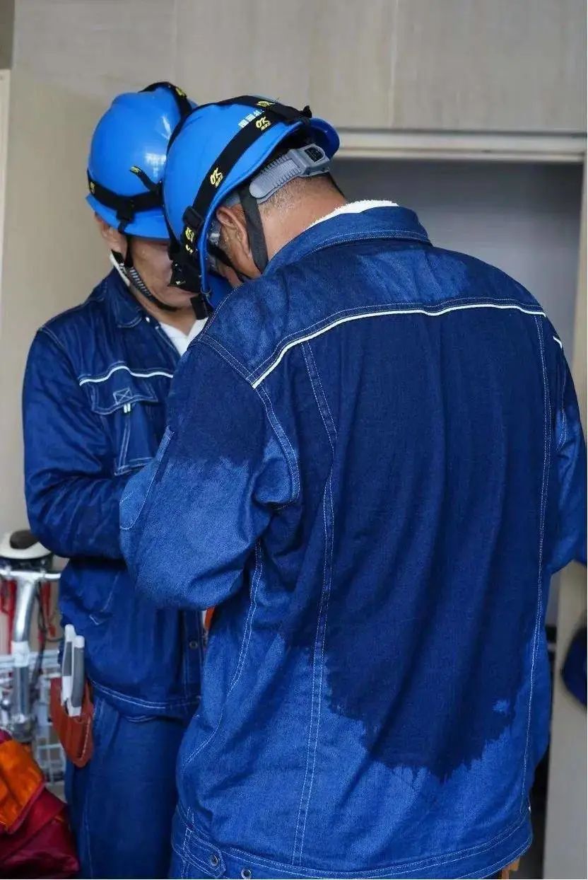 汗流浃背只为万家灯火