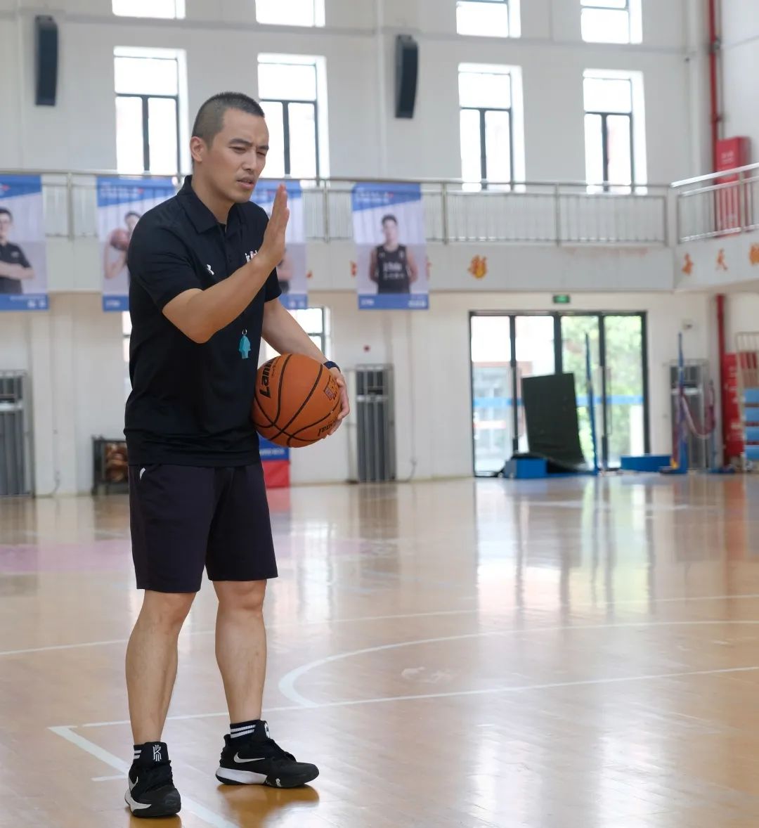 据悉,交大附中与杨浦区教育局和体育局共同合作,初步确定了区内篮球
