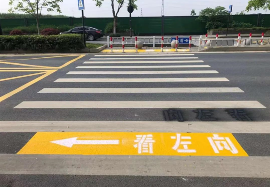 杭州路面出行有变化z字型斑马线左进右出