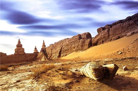 步入额济纳黑城遗址寻找浓缩昔日盛衰变迁的时代缩影