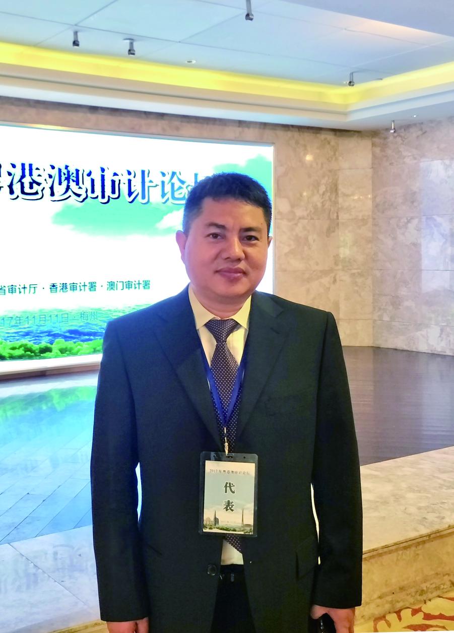 专栏推出"我为党旗添光彩"系列文章《全国先进工作者余辉:为干部做"