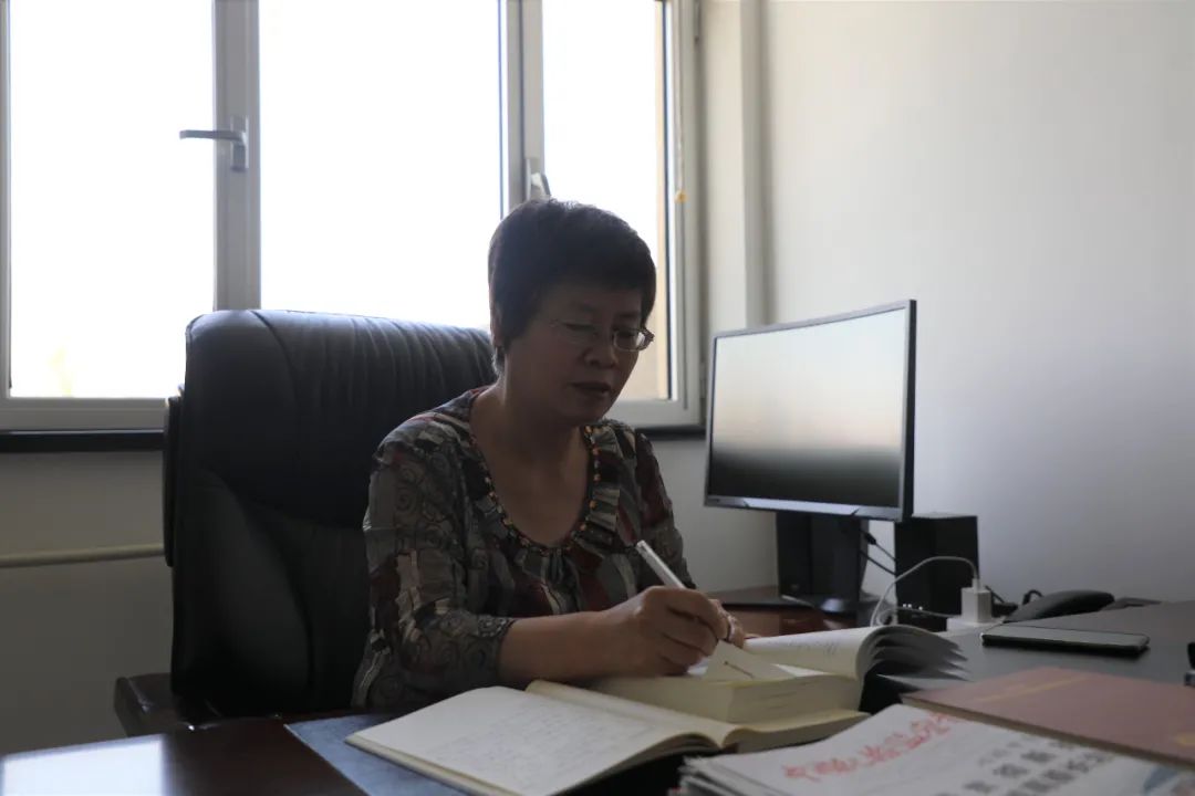 本期朗读者:九原区人民法院党组成员,纪检组长高秀芳