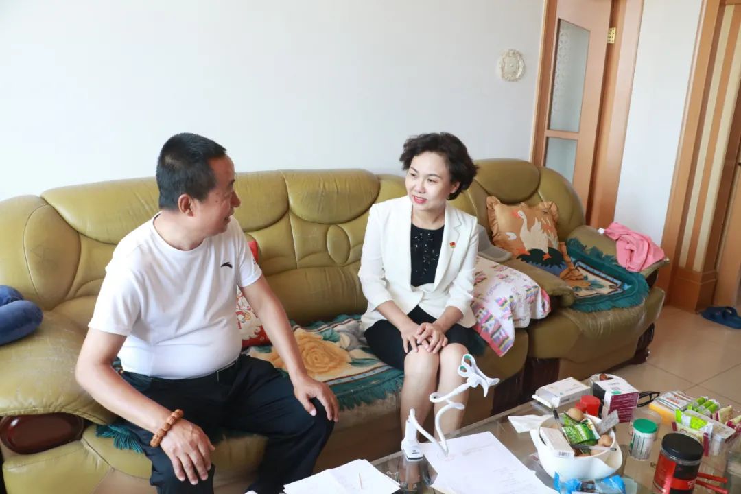 托克托县融媒体中心 文摄/李磊原标题:《李春燕看望慰问武装部官兵和