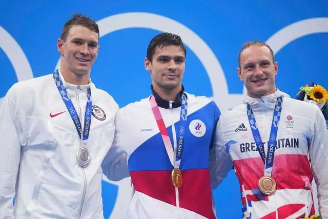 俄罗斯选手雷洛夫（中），美国选手墨菲（左）和英国选手格林班克