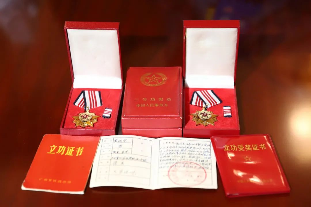 在央视镜头下这位东莞人的一席话打动了无数人