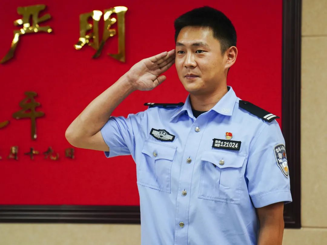 晋宁公安分局组织开展八一复转军人座谈会