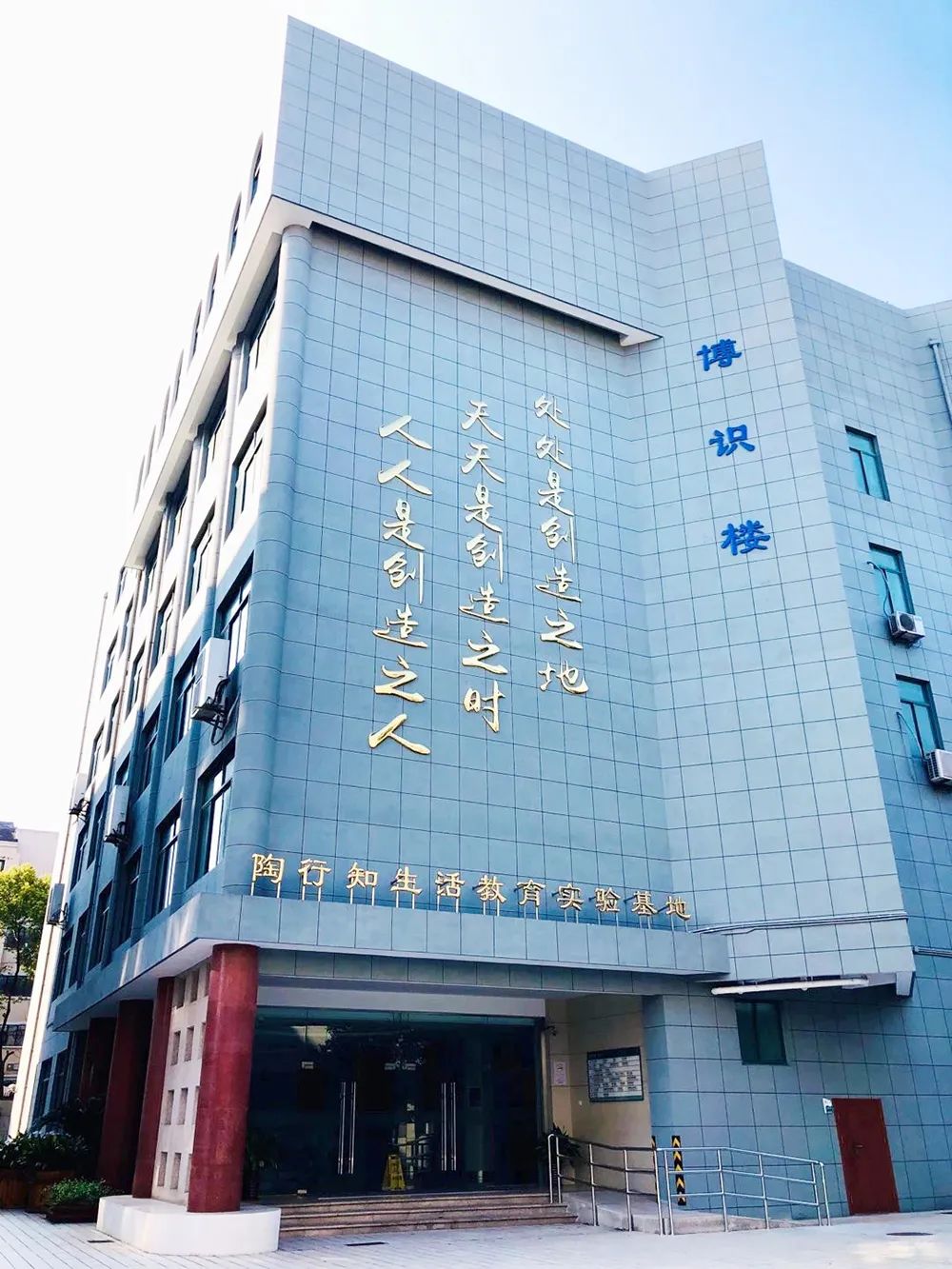 小飞机承载大梦想上海市行知中学在第五届全国青少年无人机大赛中取得