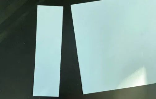距离a4纸短边边缘4厘米处画1条直线。（2）用剪刀沿着画好的线把纸剪开。
