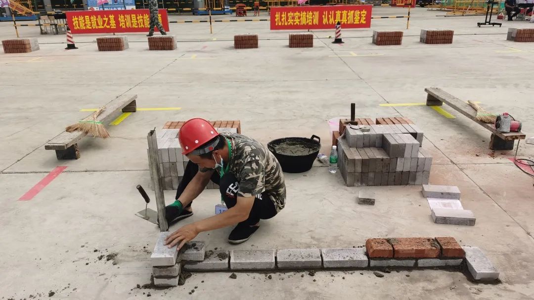 2021年齐齐哈尔职工职业技能大赛砌筑工比赛在梅里斯区开展