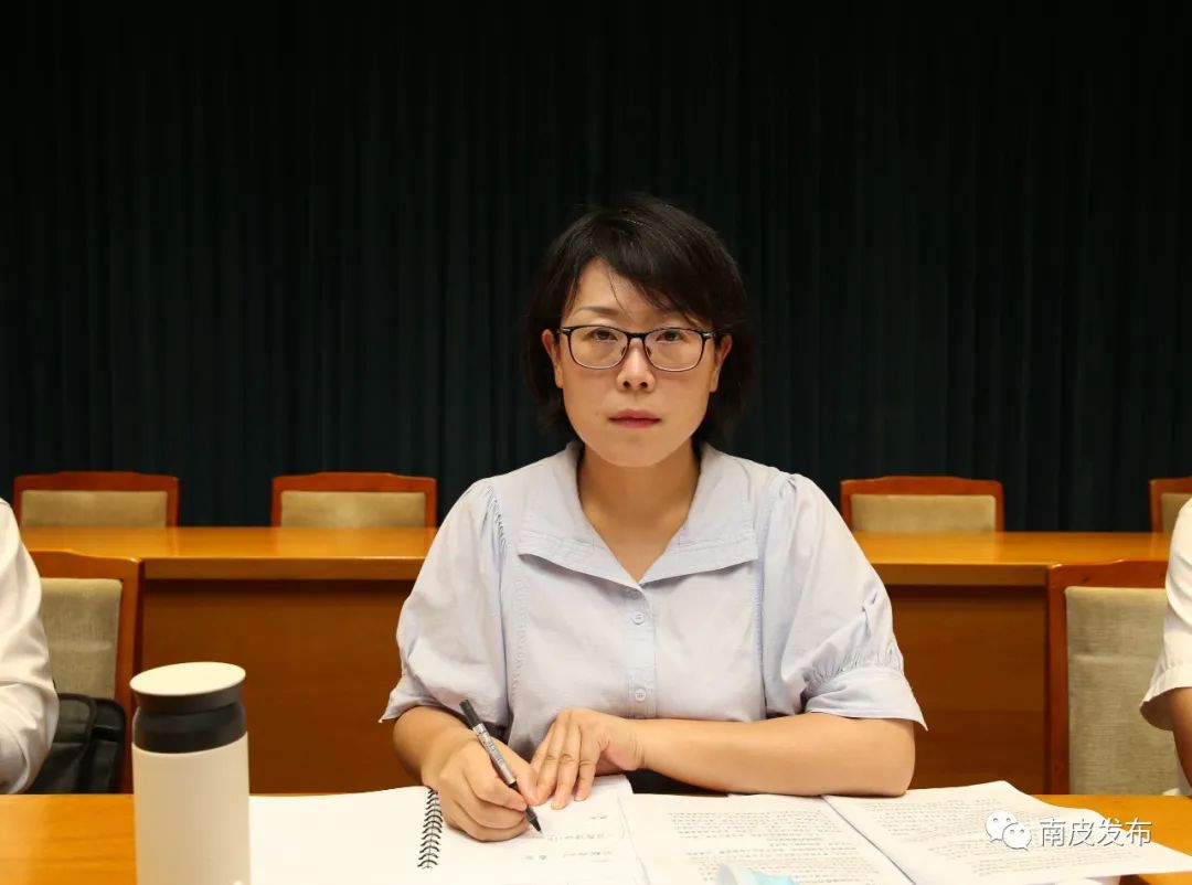 我县召开县委常委扩大会议