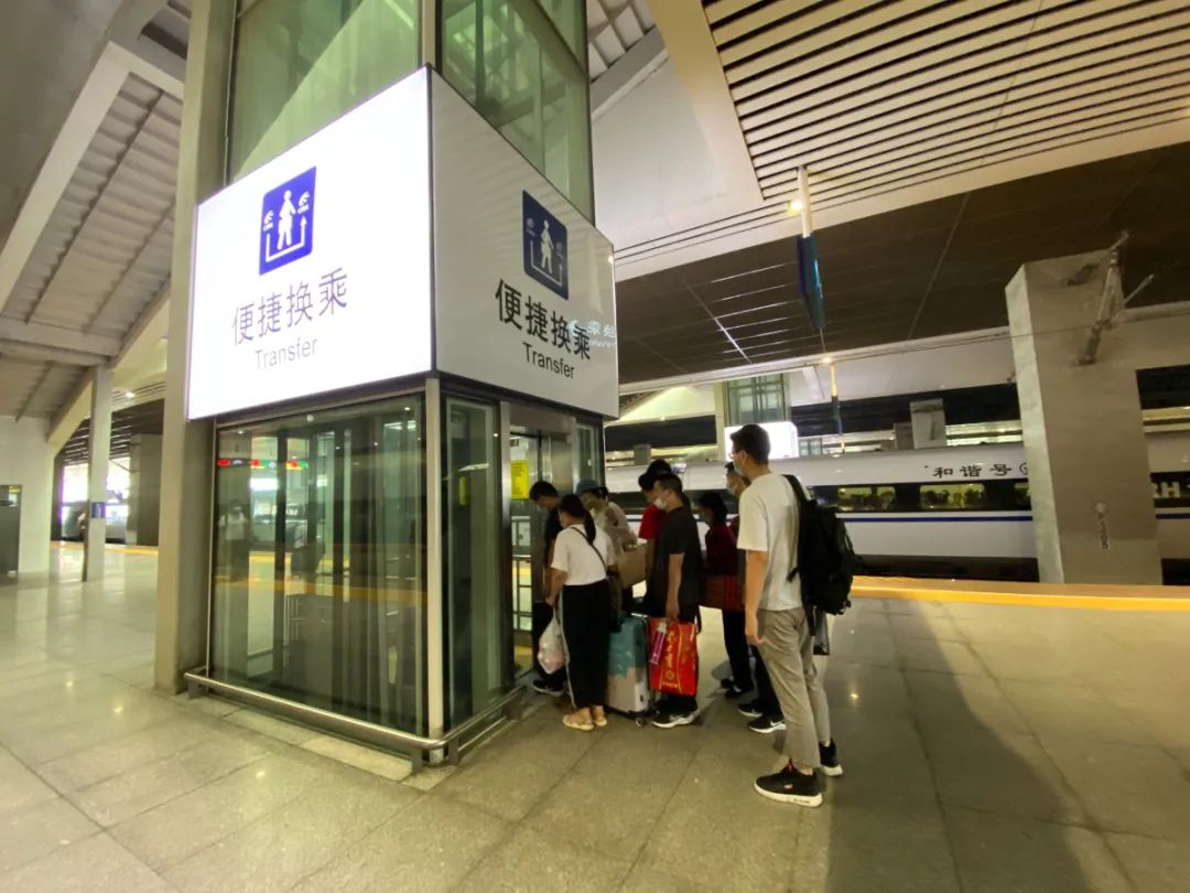 截至28日,郑州东站80%列车已恢复开行