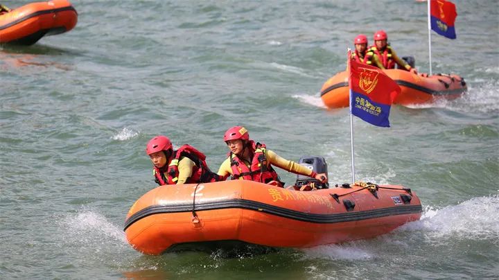 巅峰勇士 | "浪翻天"!看贵州消防员"乘风破浪"历练水上尖兵