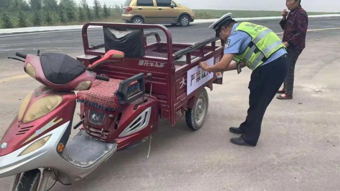 运城公安交警——农用三轮车违法载人专项整治持续进行中
