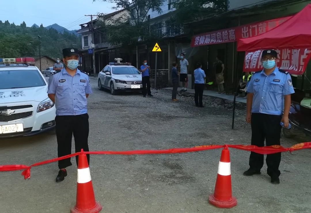 来势汹汹的疫情,使正值旅游"旺季"的张家界被迫摁下"暂停键","封城"后