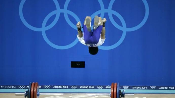 石智勇打破奥运纪录，举重选手也可以轻巧又柔软