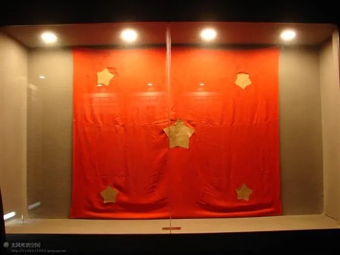 红色故事开讲啦!狱中制红旗