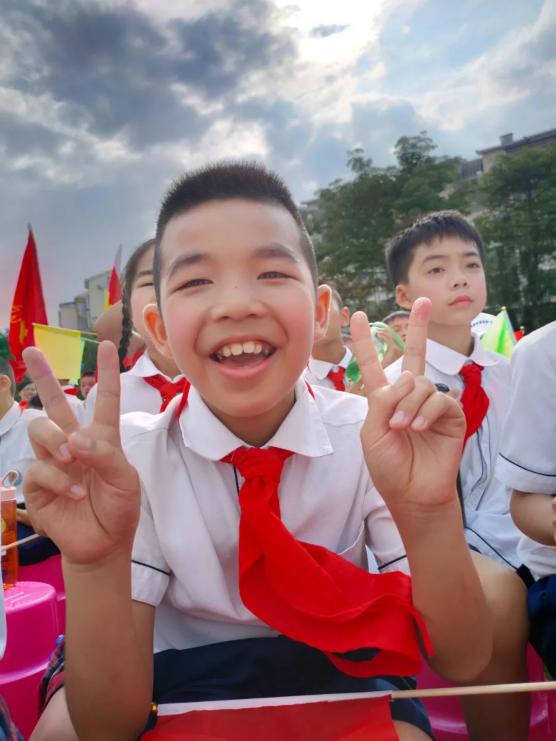 笑容是最好的回答万张笑脸迎百年照片展播