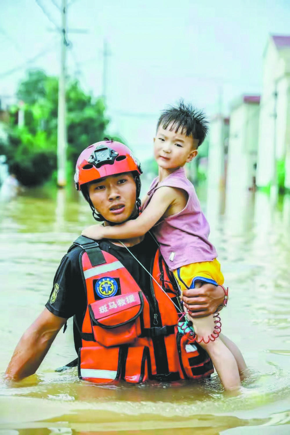 救援 奔向生命的呼唤—河南救灾一线的菏泽最美逆行者掠影