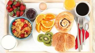 早饭吃够，更容易瘦？一顿丰盛早餐可帮助消耗更多的热量