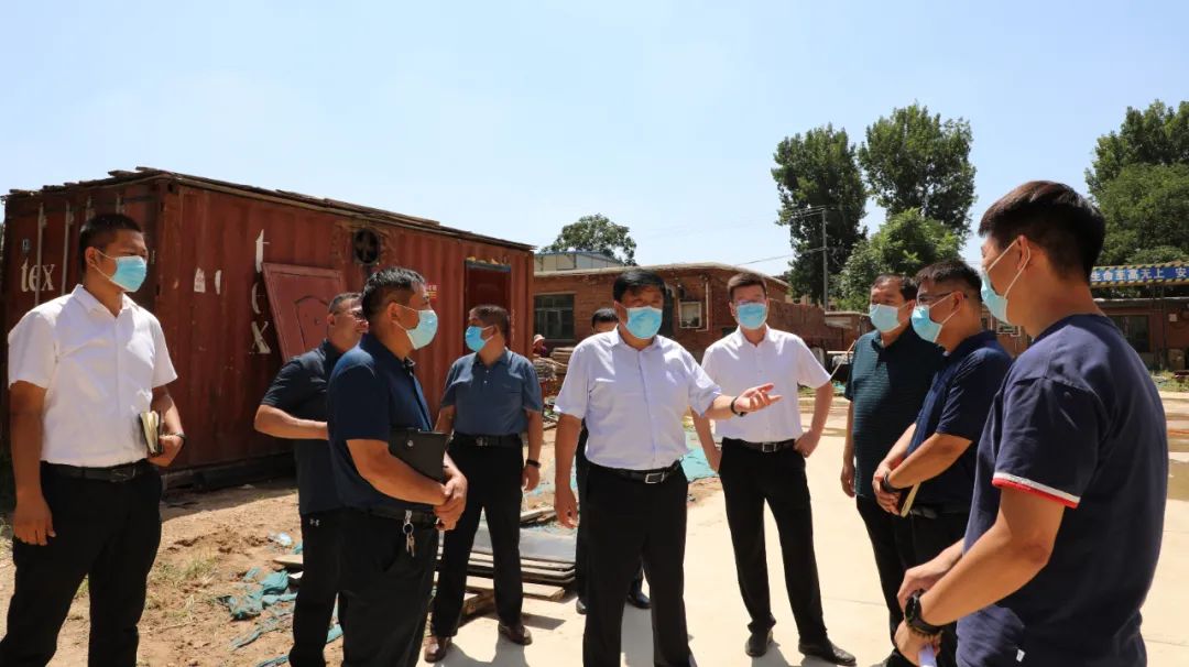 县委书记彭勇民调研我县停缓建项目建设情况