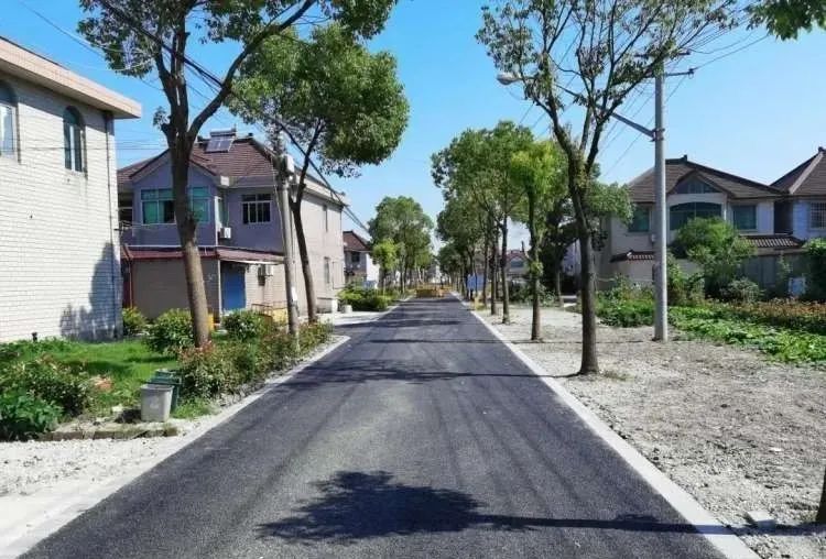 修复积水洼点翻修小区道路松江永丰街道积极推进社区微治理