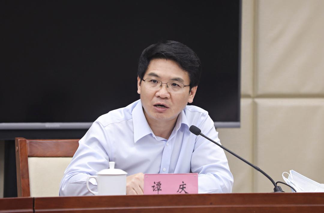 唐川主持召开全区疫情防控工作会