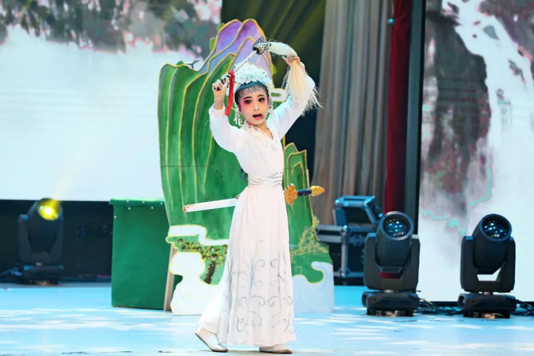 荣获第二十五届中国少儿戏曲 小梅花 称号 这位路桥姑娘未来可期