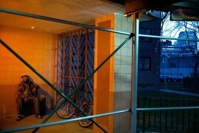 suffering of light》alex webb & rebecca norris webb: violet isle