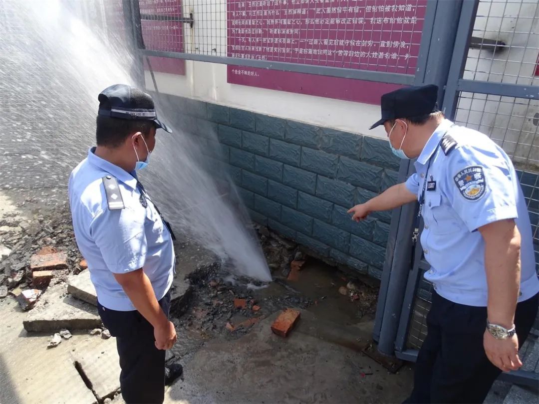 封闭执勤开展应急抢修全力以赴消除安全隐患