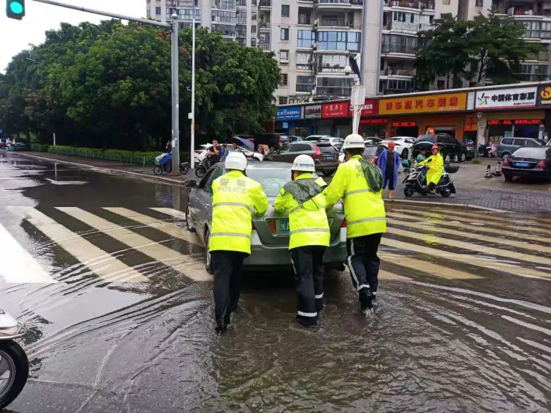 台风卢碧在东山二次登陆各地交警迎风战雨硬核护航保障畅通