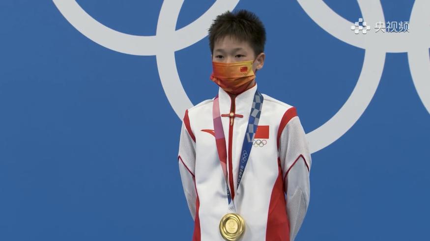 第33金三跳满分广东14岁跳水冠军上演水花消失术