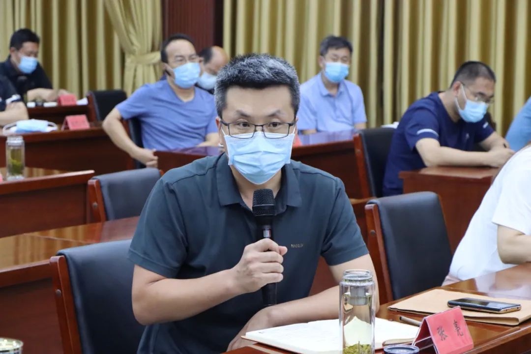 张亮,张海燕,王振峰就下一步全县疫情防控工作讲了具体意见