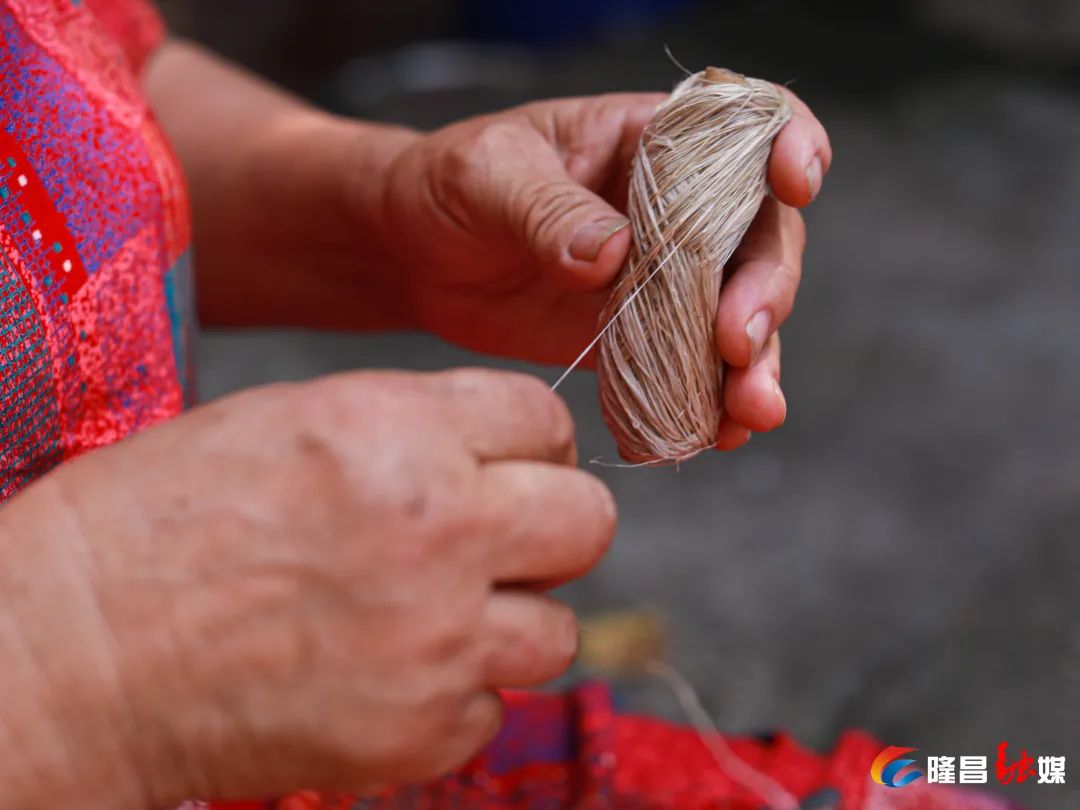 她编织隆昌千年记忆