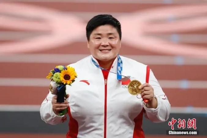 奥运夺冠后巩立姣被问择偶标准 女性能被谈论的只有婚姻吗