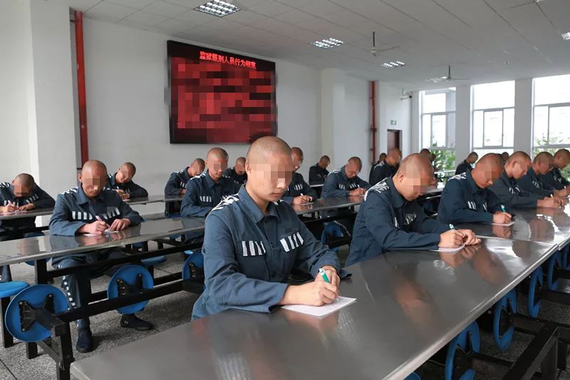 罪犯在监狱内打架斗殴,寻衅滋事,都属于严重违规行为.