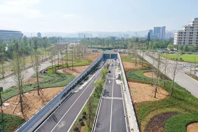 东安湖隧道全面完工↓↓↓成都市首条湖底下穿隧道从中国五冶集团市政
