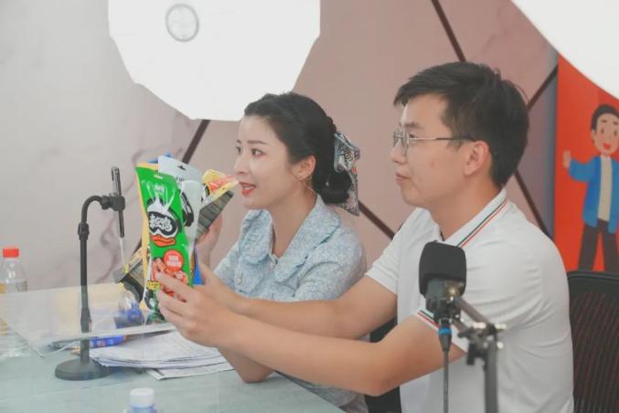 诗词大会冠军彭敏来了这场直播所有订单两个小时内发出