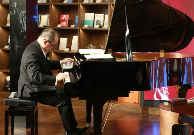 钢琴独奏《夕阳箫鼓》钢琴演奏:戴高德《夕阳箫鼓》为中国十大古曲之