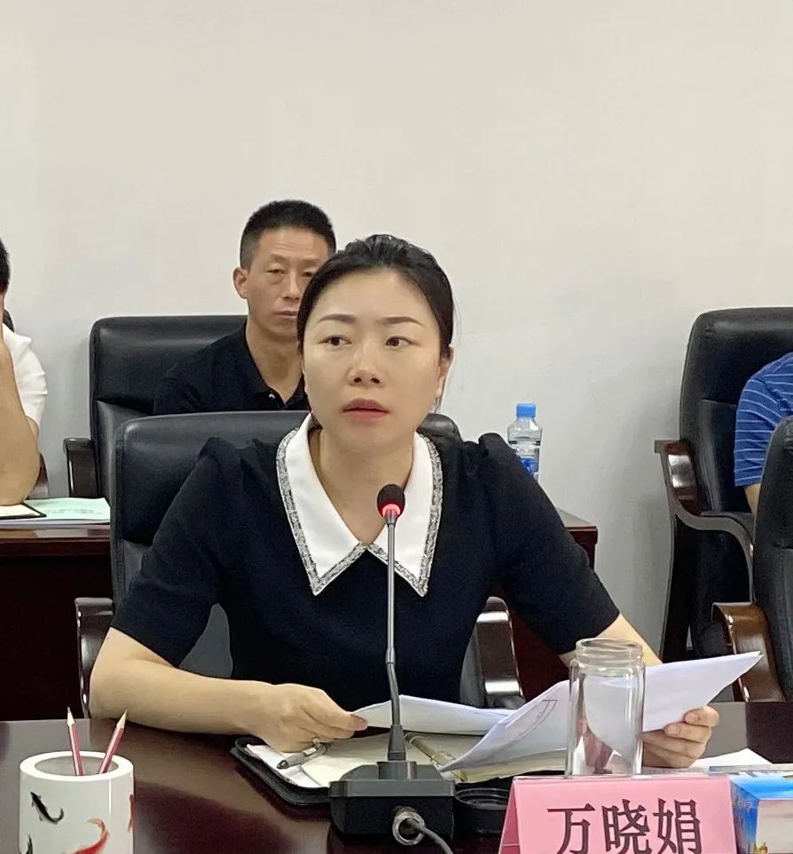 会上,万晓娟首先对各镇街处,各部门各单位近期的文