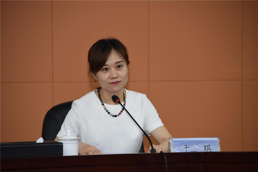 于琪代表柯桥区妇联向大会召开表示热烈祝贺.