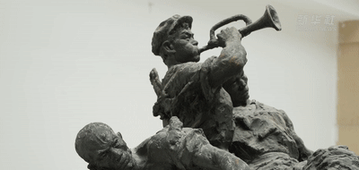 长征路上,红军战士平均年龄不足20岁,平均每300米就有一名红军牺牲.