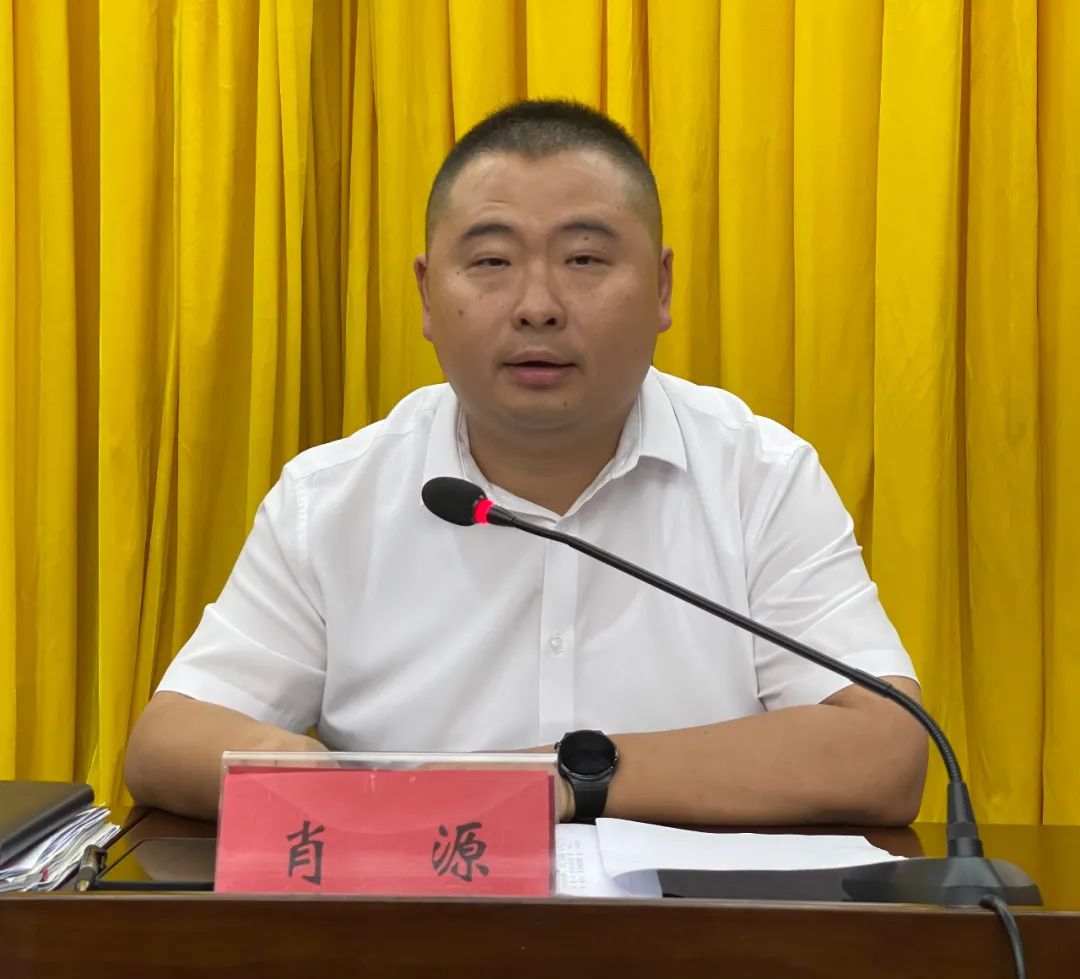 会议由区委副书记,代区长肖源主持并做具体部署.