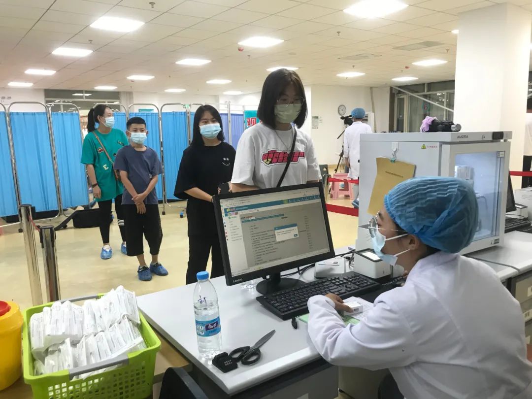 东胜人注意不戴口罩你都进不去