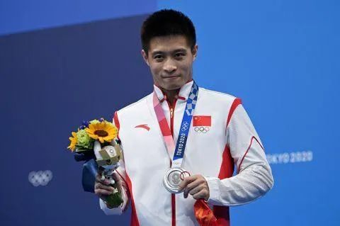 泸州骄傲泸州籍运动员杨健东京奥运会摘银