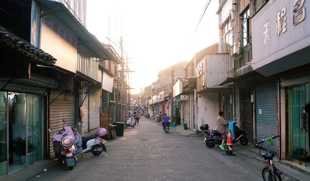 迎着夕阳寻觅这段坎墩老街67