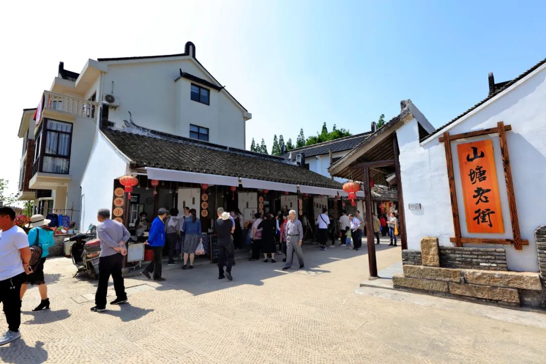 看一眼就心动这个隐匿于廊下的百年老街嗲到不像话