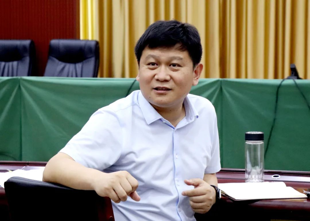 县委副书记,县长段洪波出席会议并讲话.